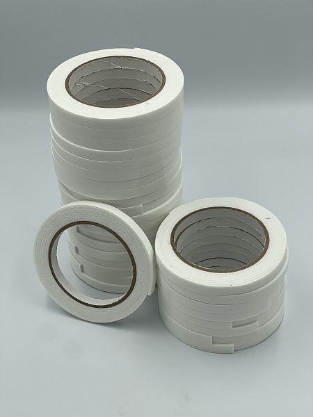 Клейкая лента двусторонняя на вспененной основе 10мм*2м (спайка 28 штук) цена за 1 штуку 