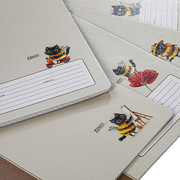 Тетрадь 18 листов в клетку "ЖЖ-МЯУ" 60-65г/кв.м на скобе Обл. мел.картон тиснение 5 диз.в блоке скругл.углы