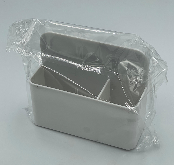 Магнитная универсальная подставка для маркеров и губок "Двойная"белого цвета 4х12х10см