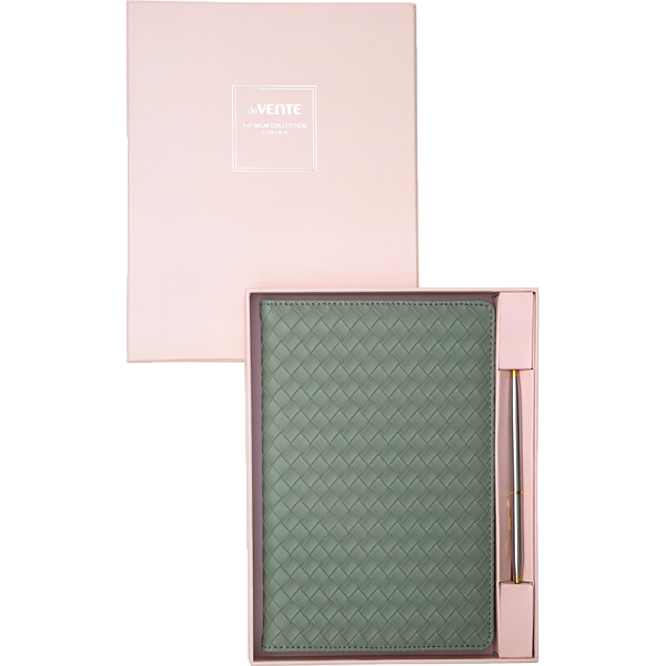 Набор подарочный "deVENTE. Clair" оливковый, ежедневник недат A5 272 стр, кремовая бумага 70 г/м², печать в 2 краски, твердая обложка из искусственной кожи с поролоном, закругленные уголки, отстрочка, перфорация, 2 ляссе, шариковая ручка, в подарочно