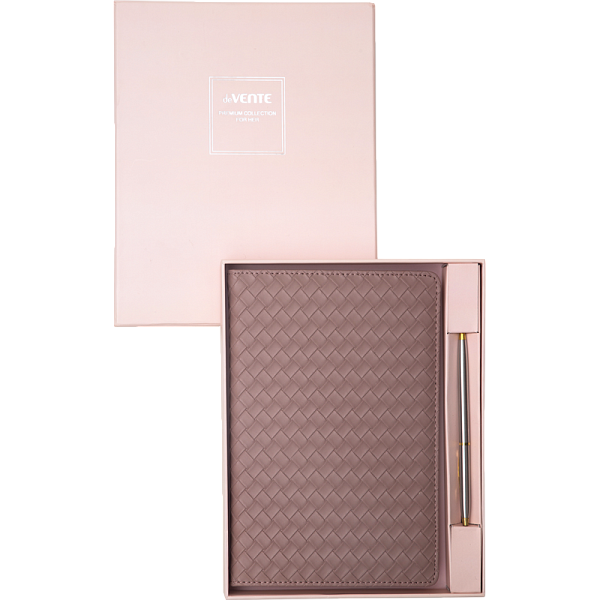 Набор подарочный "deVENTE. Clair" розово-серый, ежедневник недат A5 272 стр, кремовая бумага 70 г/м², печать в 2 краски, твердая обложка из искусственной кожи с поролоном, закругленные уголки, отстрочка, перфорация, 2 ляссе, шариковая ручка, в подаро