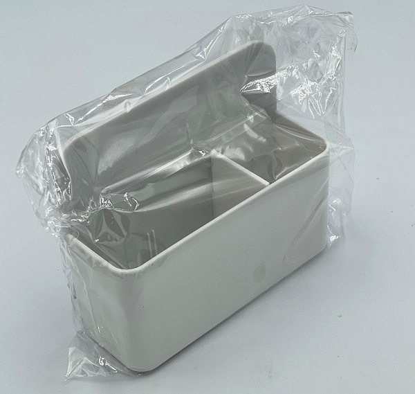 Магнитная универсальная подставка для маркеров и губок "Двойная"белого цвета 4х12х10см