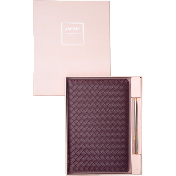Набор подарочный "deVENTE. Clair" бордовый, ежедневник недат A5 272 стр, кремовая бумага 70 г/м², печать в 2 краски, твердая обложка из искусственной кожи с поролоном, закругленные уголки, отстрочка, перфорация, 2 ляссе, шариковая ручка, в подарочной