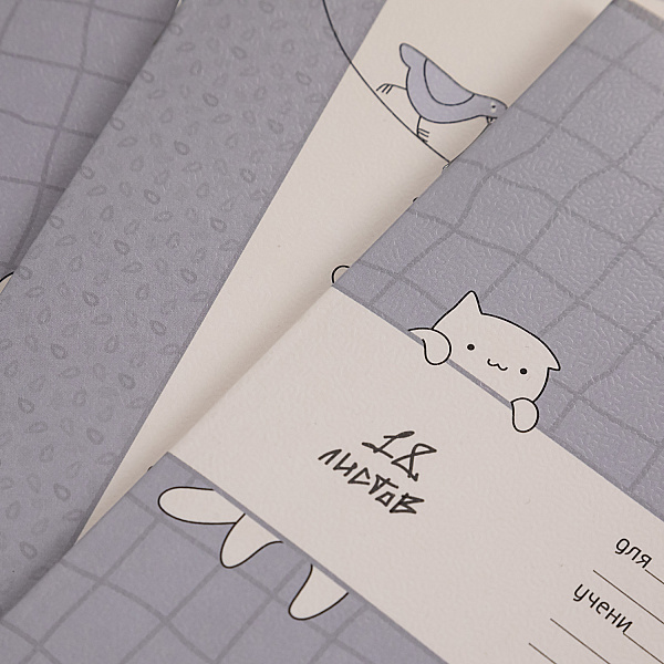 Тетрадь 18 листов в клетку "Кот и голубь" А5ф 60-65г/кв.м на скобе Обл. мел.картон тиснение 5 диз.в блоке скругл.углы 