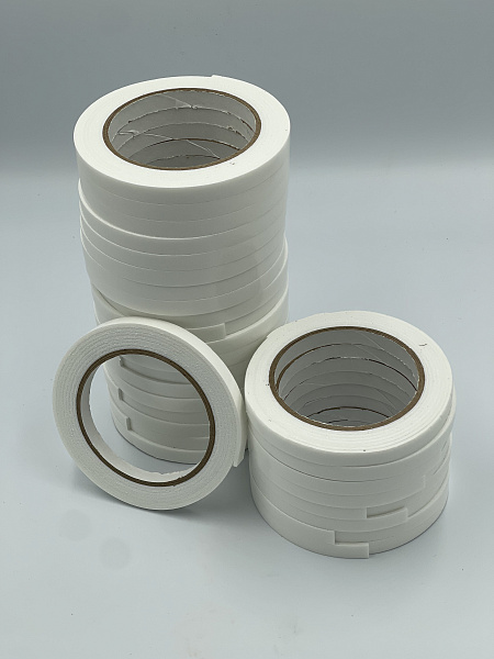 Клейкая лента двусторонняя на вспененной основе 10мм*2м (спайка 28 штук) цена за 1 штуку 