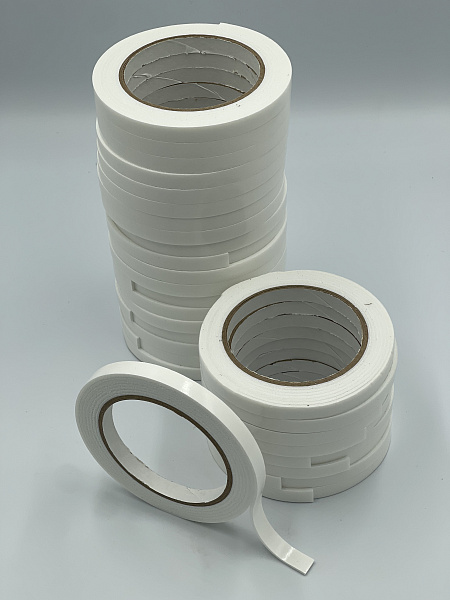 Клейкая лента двусторонняя на вспененной основе 10мм*2м (спайка 28 штук) цена за 1 штуку 