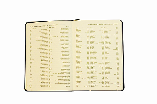 Ежедневник недат А5 "deVENTE. Chic" черный, 320 стр, кремовая бумага, тв. обложка из искусственной кожи с поролоном, магнитная створка, карман для телефона и визиток на обратной стороне обложки, черный форзац 